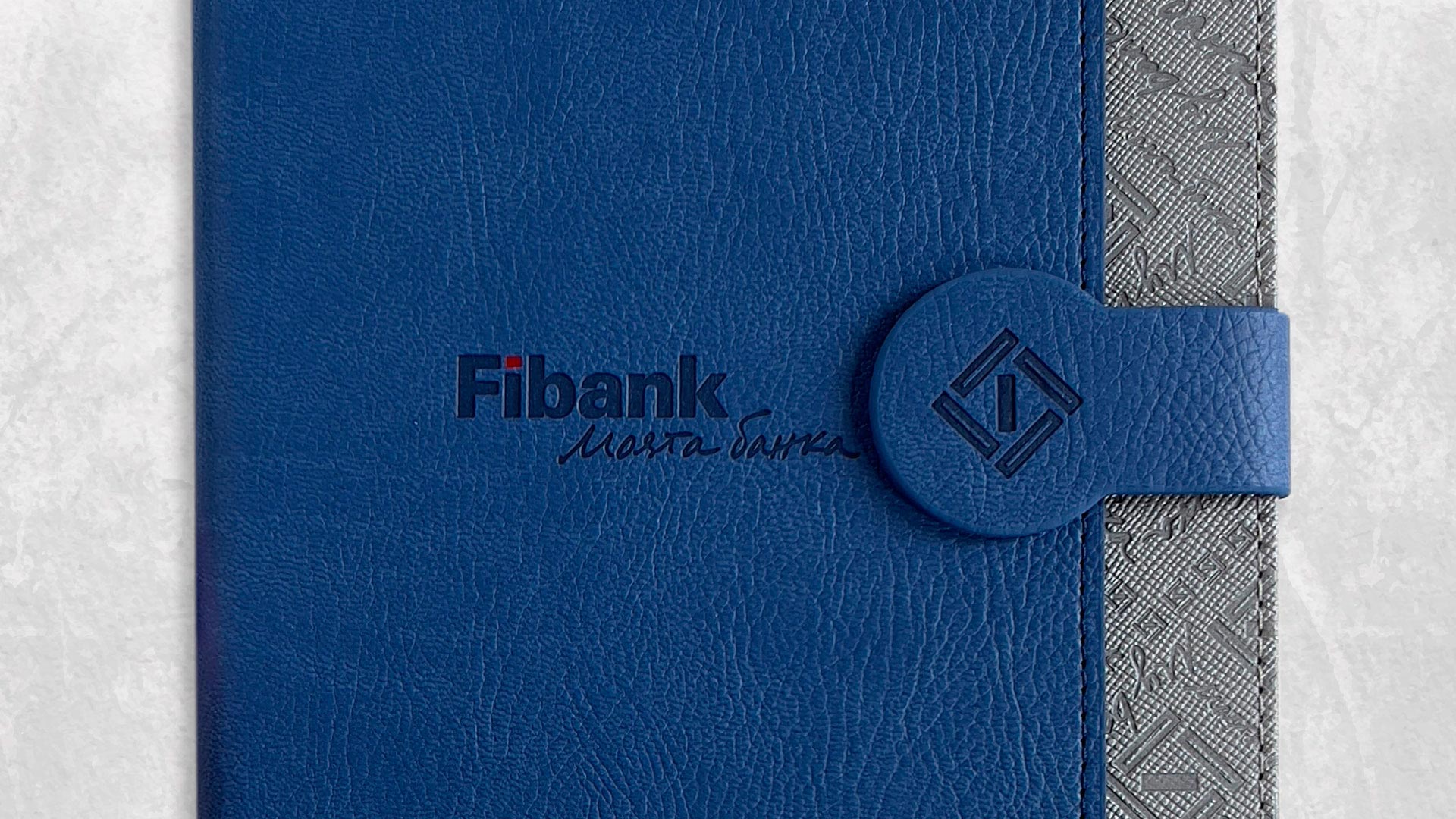 Тефтер с магнитно затваряне изработен за FiBank от IDO Design